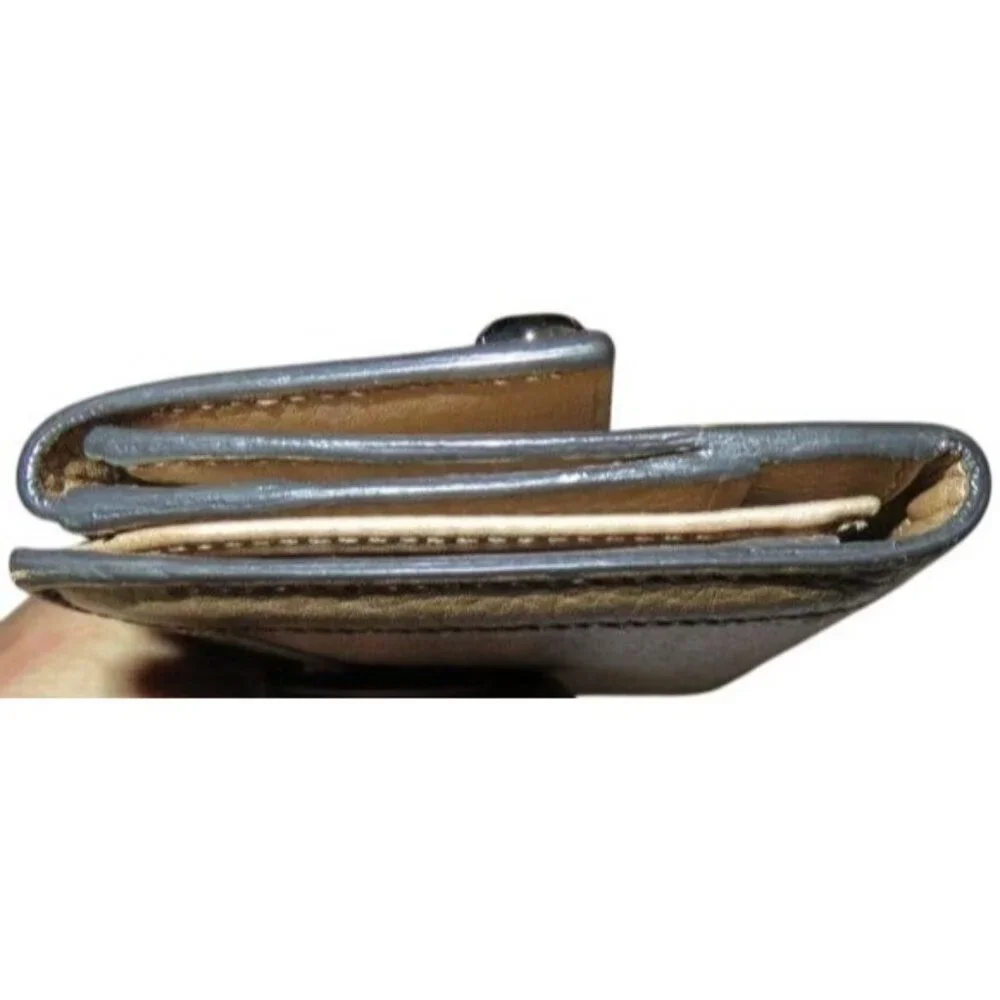Gucci Vintage Gold Metallic Italian Leather Continental Bifold Flap Long Wallet